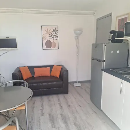 Apartment Les Plantes Avec Terrasse